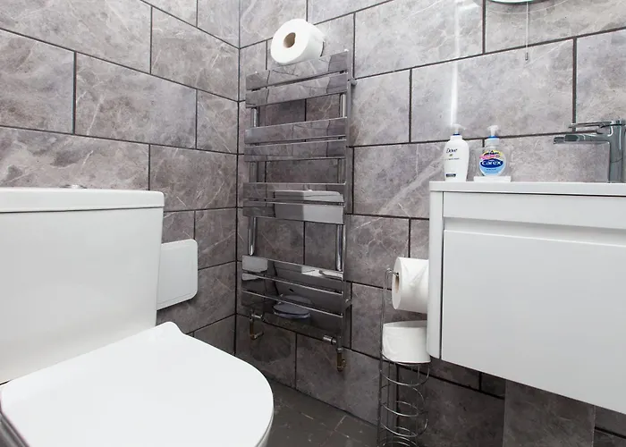 Luxurious Townhouse With Hot Tub 公寓