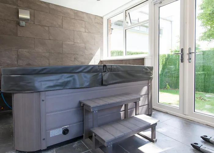 Luxurious Townhouse With Hot Tub 爱丁堡