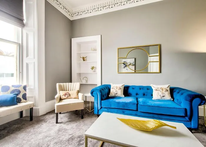 Lothian Road - Perfect Centre Location. *