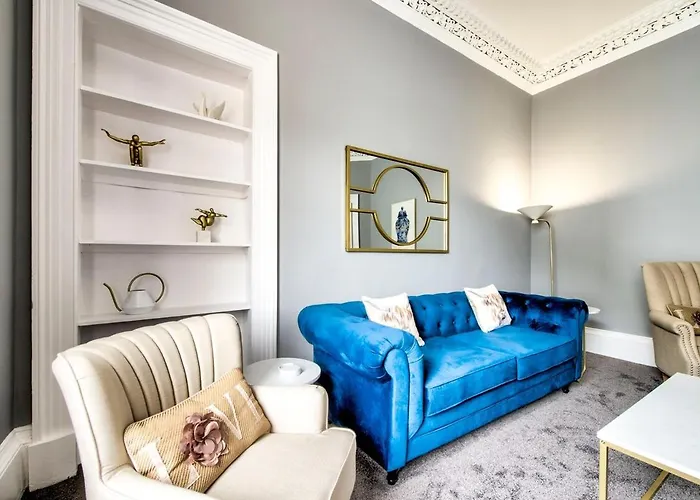 Lothian Road - Perfect Centre Location. *