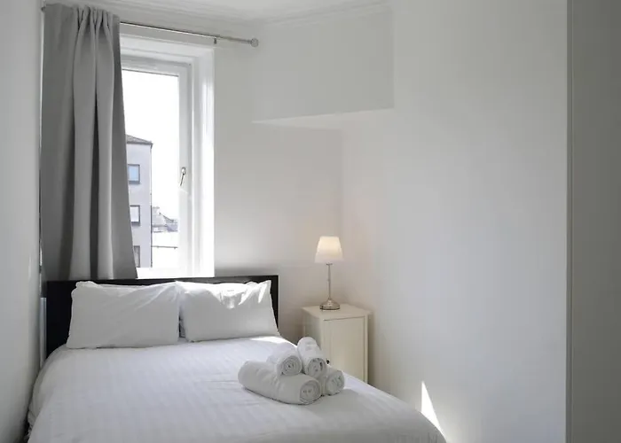 Beautiful Scandi-inspired One Bed In Stockbridge *