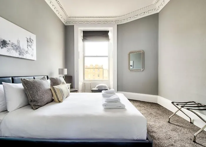 Lothian Road - Perfect Centre Location. * אדינבורו