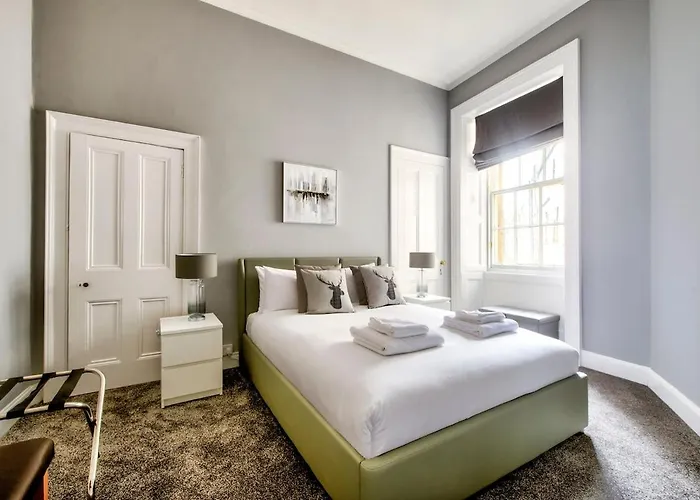 Lothian Road - Perfect Centre Location.