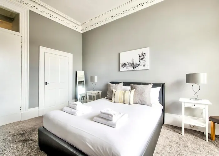 Lothian Road - Perfect Centre Location. דירה