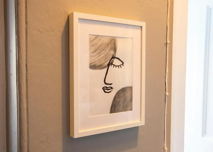 Lothian Road - Perfect Centre Location. דירה *