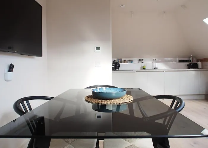 Stylish Mezzanine Loft In - Flat 5, Elgin House Apartment