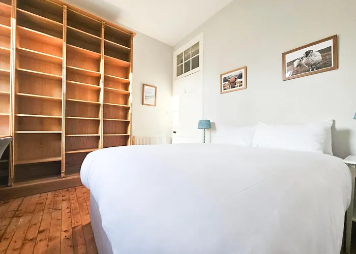 Charming With 2-bathroom And Private Entrance Apartment Edinburgh