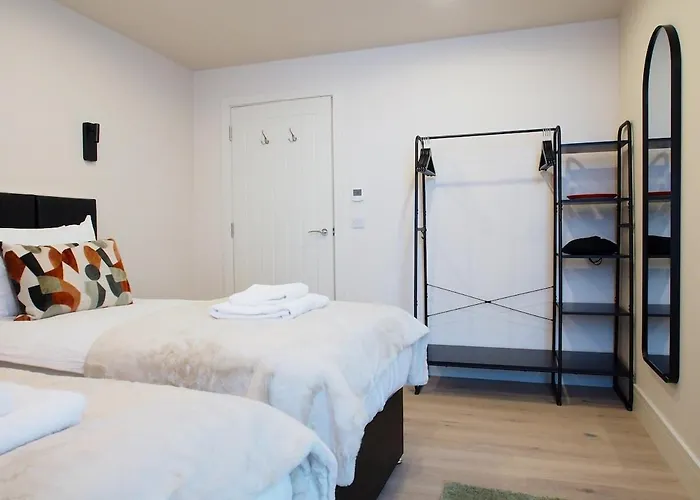 Stylish Mezzanine Loft In - Flat 5, Elgin House * Edinburgh