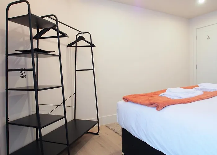 Apartment Stylish Mezzanine Loft In - Flat 5, Elgin House