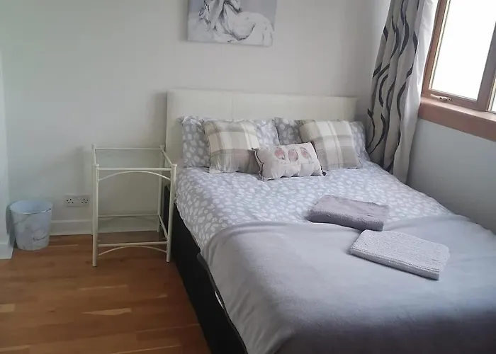 King Size Bed Direct Bus To Center Silver Edinburg