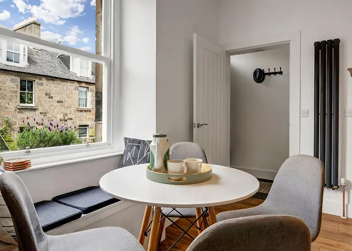 Stylish 2-bed Garden Villa Edinburgh