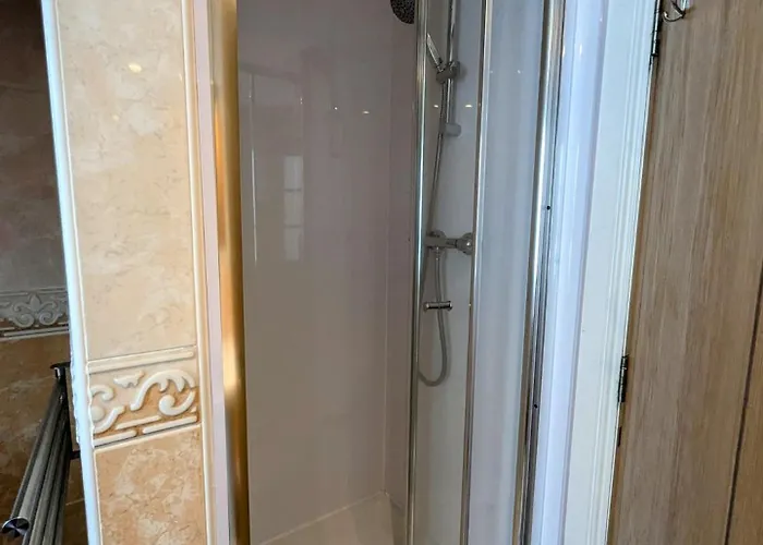 Center Gem-4bd House!