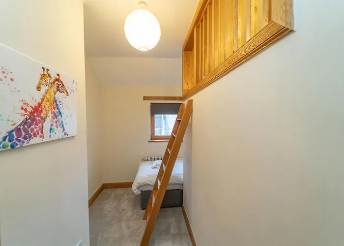 Family Friendly 3br Townhouse With 6 Beds And Parking * Эдинбург