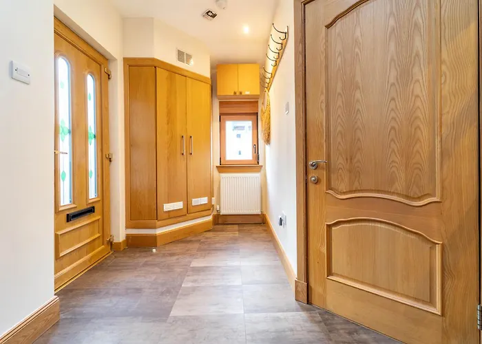 Family Friendly 3br Townhouse With 6 Beds And Parking Дом отдыха