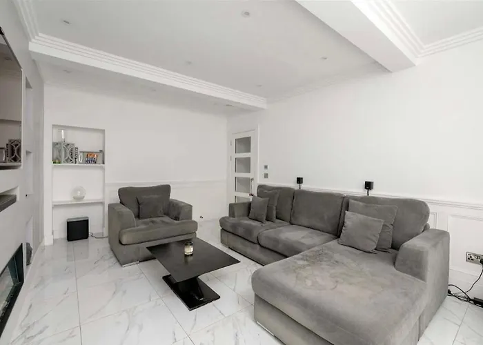 Luxury Waterfront Retreat For Groups * Edinburg