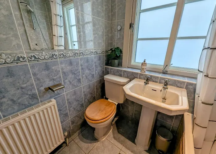 Center Gem-4bd House! 度假居 *