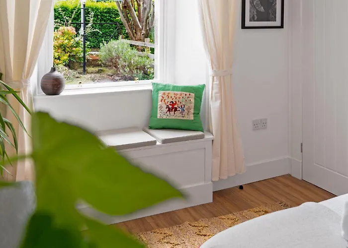 Stylish 2-bed Garden