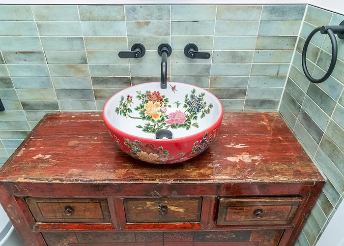 Spacious 5-bed With Garden Parking - Pass The Keys 에든버러