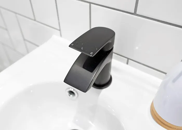 Stylish 2-bed Garden *