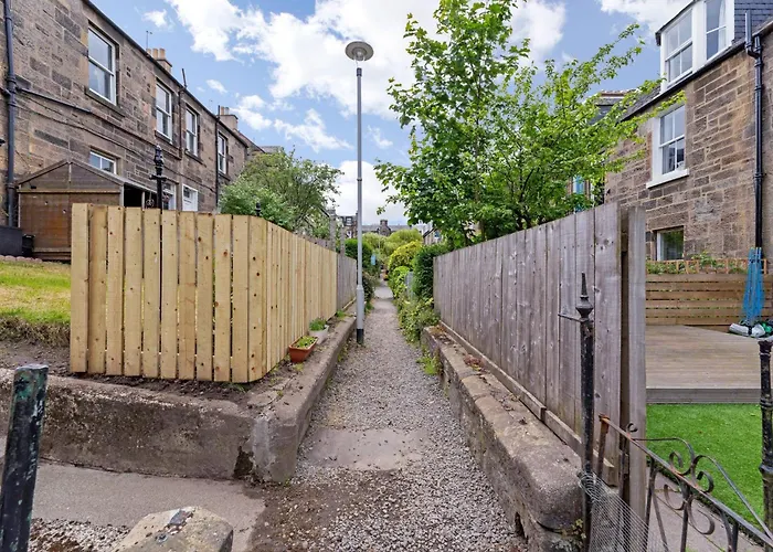 Stylish 2-bed Garden