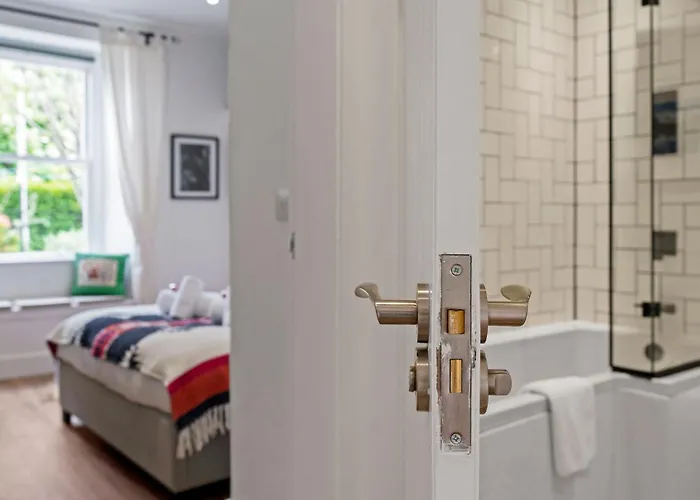 Villa Stylish 2-bed Garden *