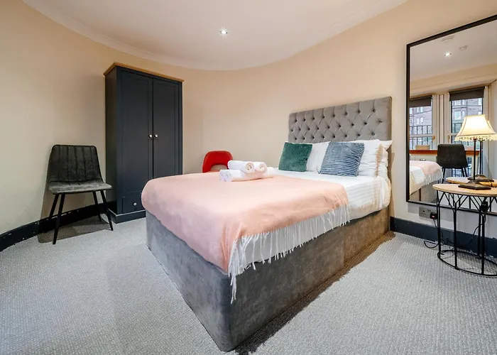 Percys Place Sleep 11, 15 Minute To Centre Free Parking Edinburgh