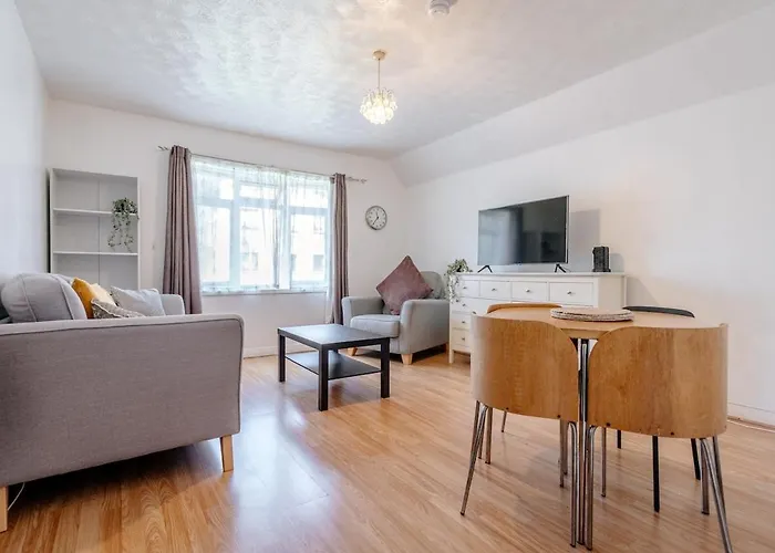 Elliot's Place Free Parking Sleep 4 Cosy Apartment *