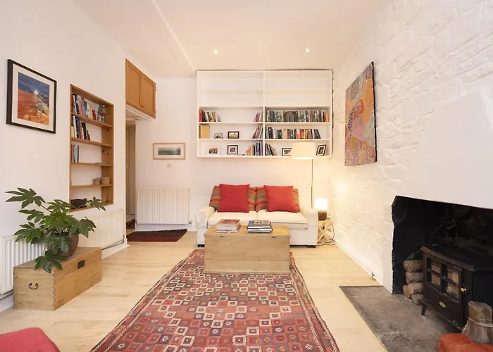 Chic 1-bedroom In New Town