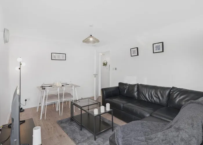 Апартаменты Cozy 2br With Car Parking