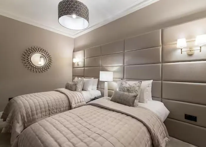 Family Small Group - Parking - Wifi - Sleeps 6 Appartement *