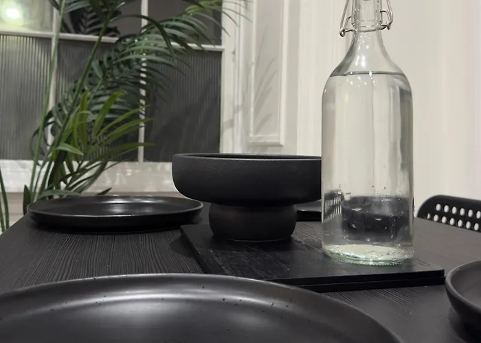 Modern & Cozy In Leith Walk