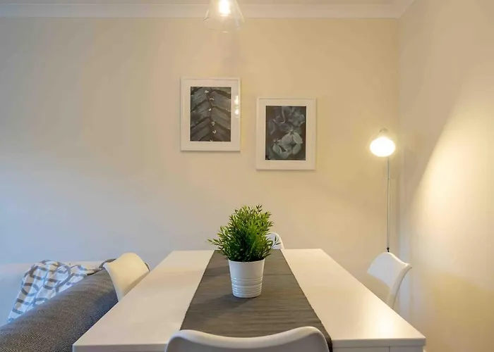 Tranquil 2 Bed Flat, Free Parking, Near Murrayfield & Centre Appartamento