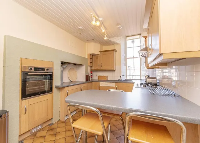 Floor, Central, Spacious, Period With Park Views Эдинбург