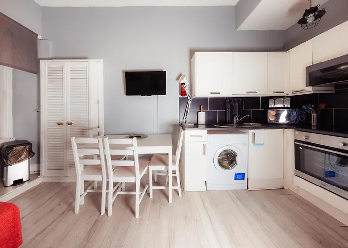 Apartment By The Meadows 9 *