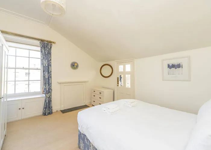 Floor, Central, Spacious, Period With Park Views Эдинбург