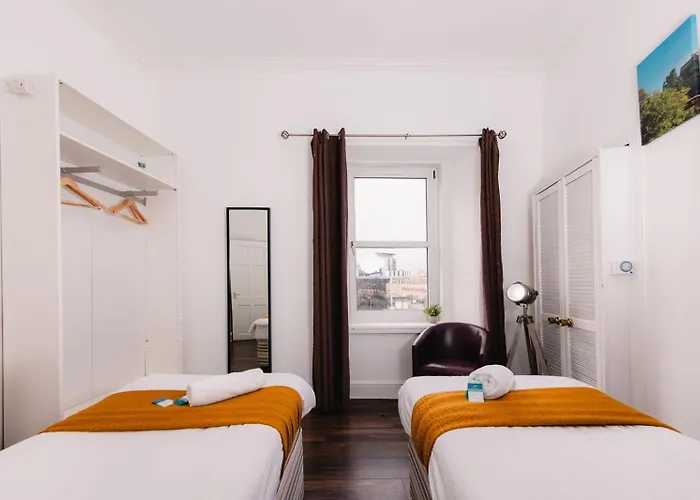 Calm, Cosy & Near Meadows 10