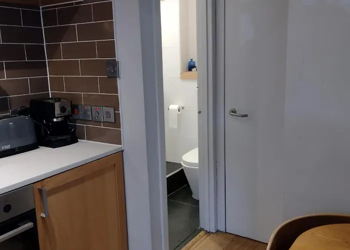 Cosy In Historic New Town *