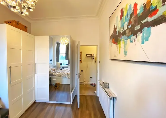 Two-bedroom Retreat Close To Sites Lejlighed Edinburgh
