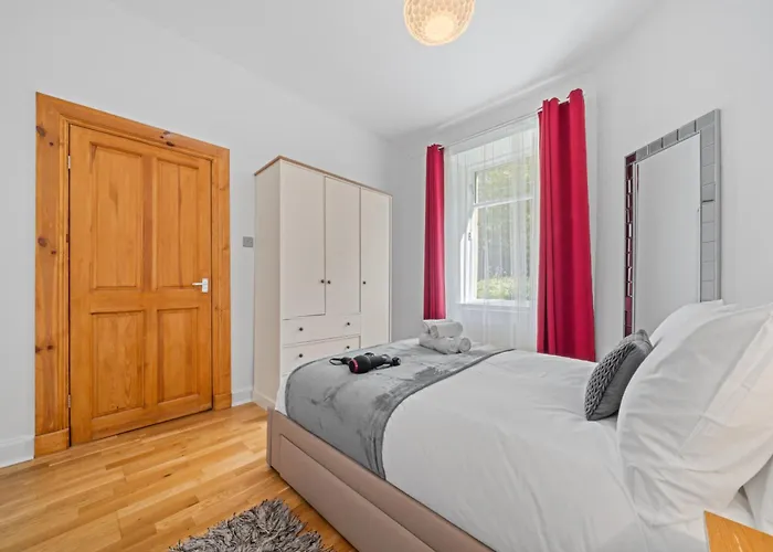 Modern Holyrood 1 Bedroom - *