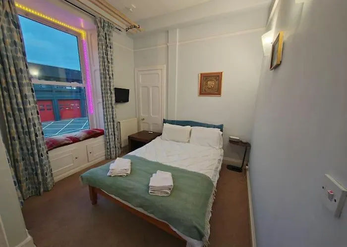 Charming Flat For Couples & Families Lägenhet