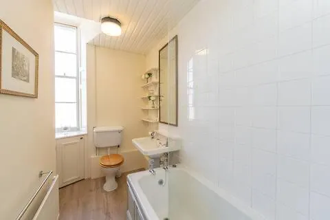 Апартаменты Floor, Central, Spacious, Period With Park Views *