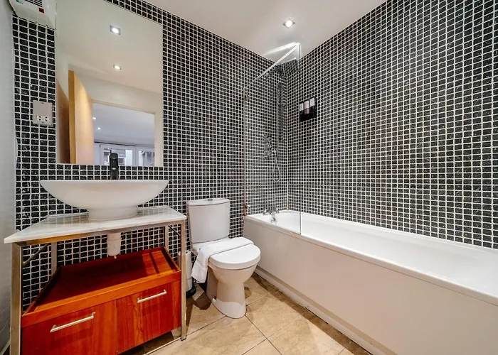 Albions Corner 6 Guests 5 Beds Free Parking