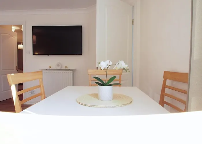 Fettes - Homely 2bd In Quiet Development Lejlighed Edinburgh