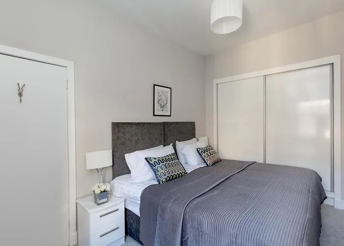 Grassmarket Modern Two Bedroom