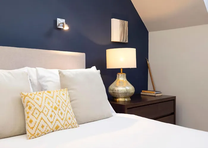 Appartement Chic 3-bedroom 2-storey House Near Centre With Free Parking
