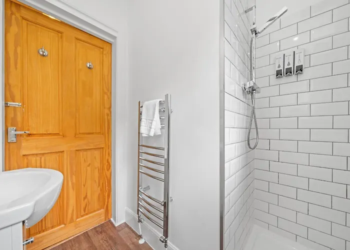 Modern Holyrood 1 Bedroom - *