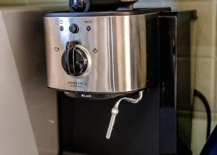 Apartment Percys Place Sleep 11, 15 Minute To Centre Free Parking