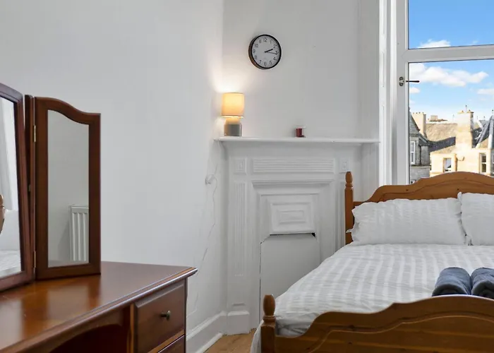 Bright 2 Bedroom Flat On Leith Walk アパート エディンバラ