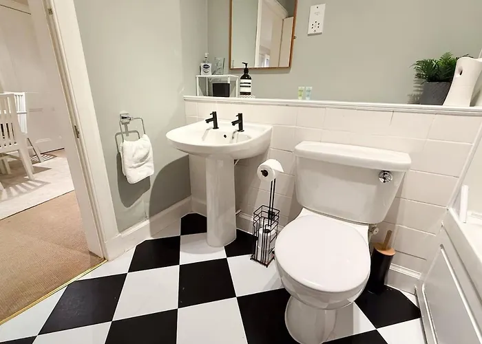 Blantyre Cosy Hideaway شقة إدنبرة