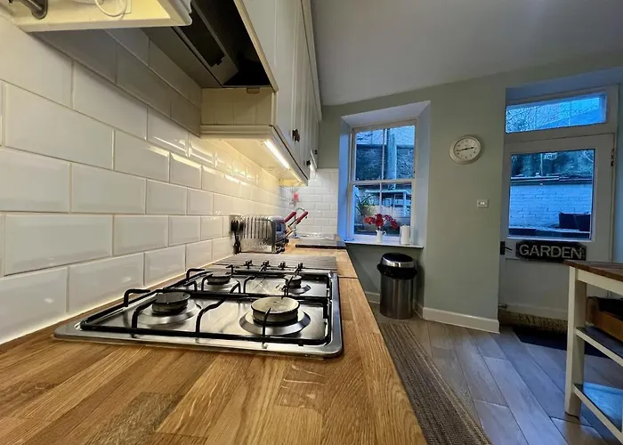 Blantyre Cosy Hideaway אדינבורו